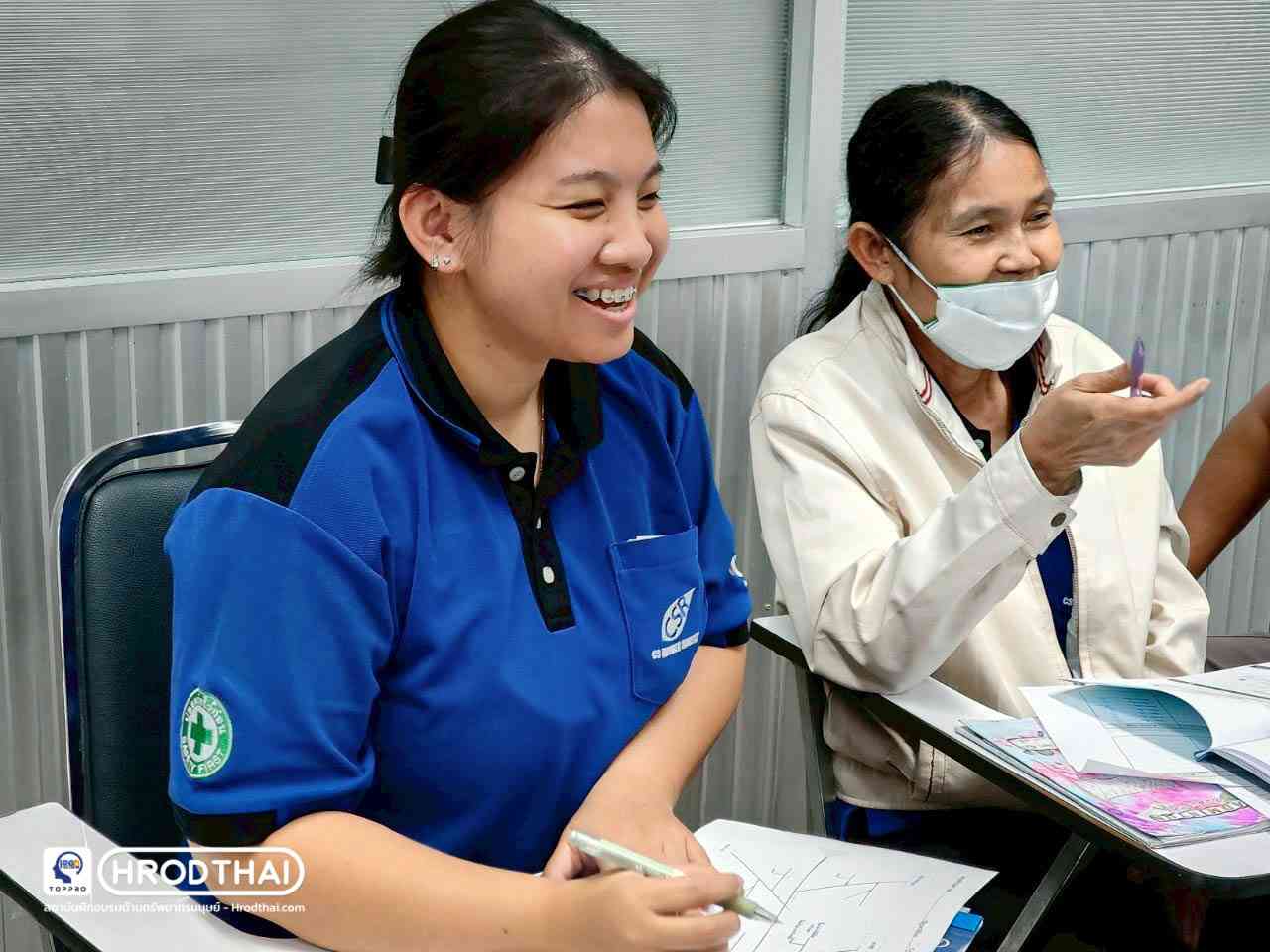 วิทยากรและผู้เข้าอบรม ISO 45001:2018 ถ่ายภาพร่วมกัน